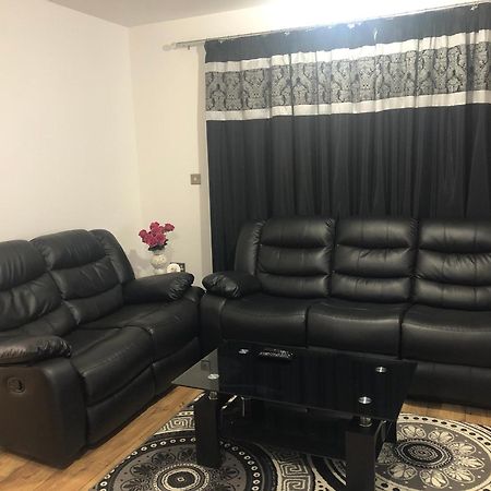 Luxury Kingsize Bedroom With Private Bathroom Northolt  المظهر الخارجي الصورة